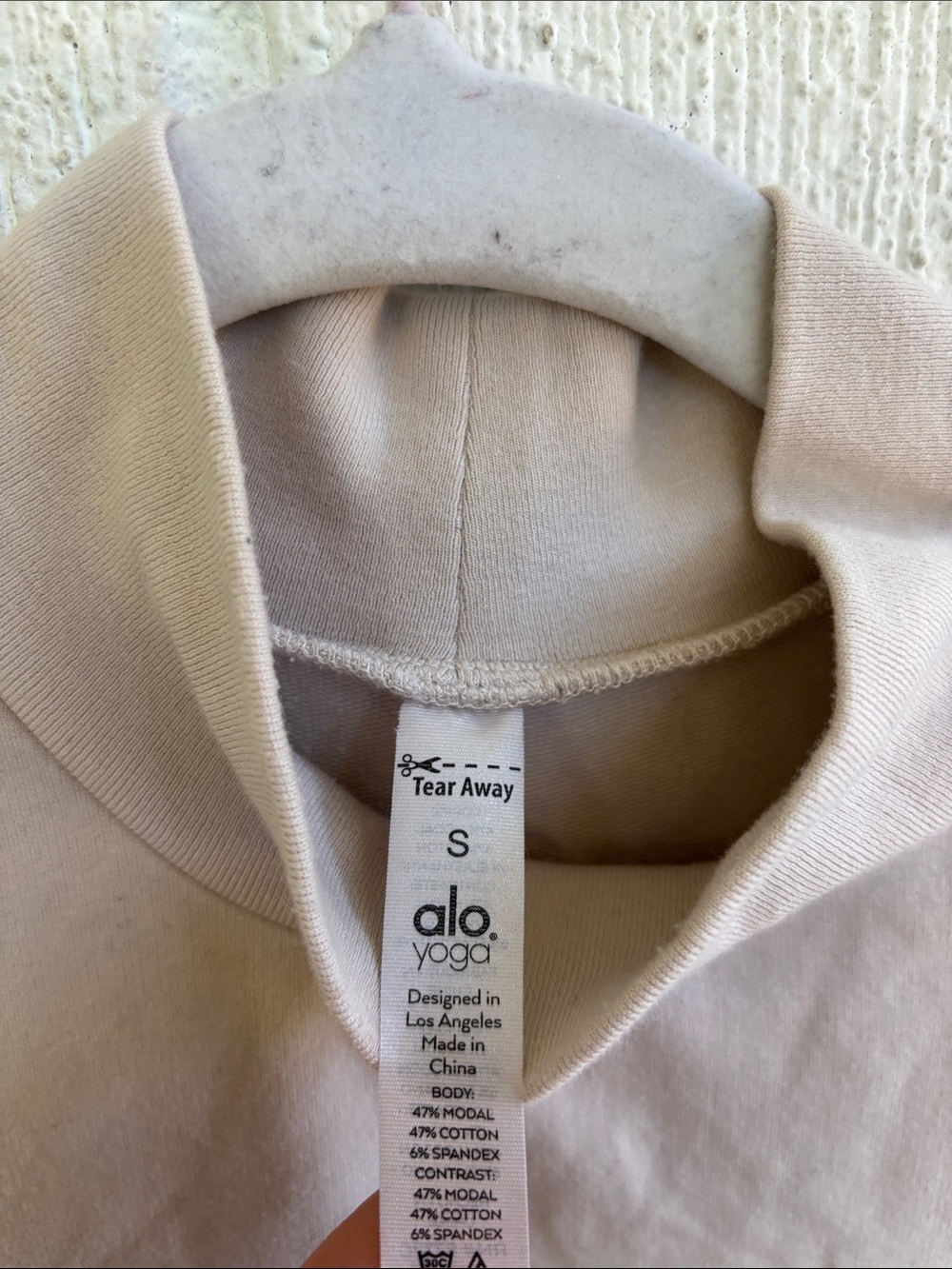 ALO Yoga Sleeveless Mock Neck Tank in Light Taupe sz M - Picture 2 of 6